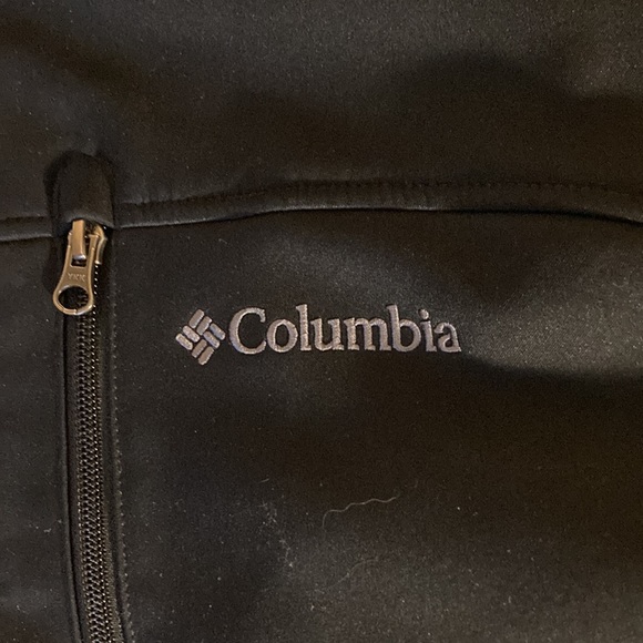Columbia Jacket. All Black. Large - Picture 2 of 4